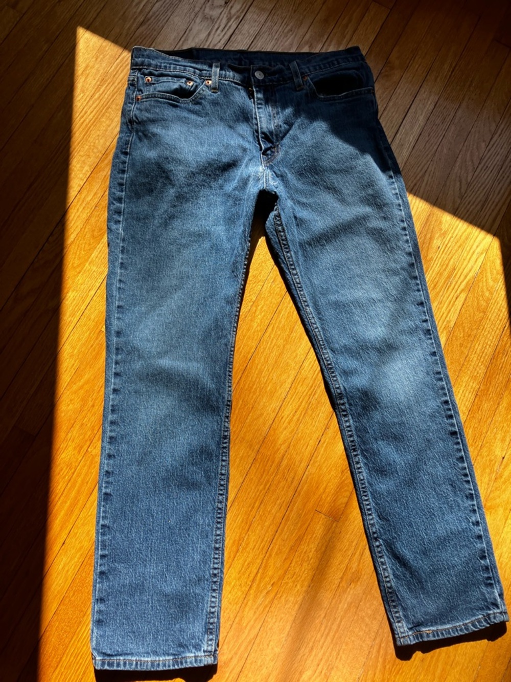 Men's Straight-Leg Levis Jeans in Dark Blue y2K flaws in photos retroboho